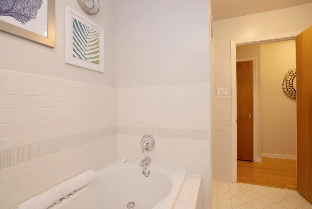 Charming & Cozy Dolores Park Condo by RedAwning