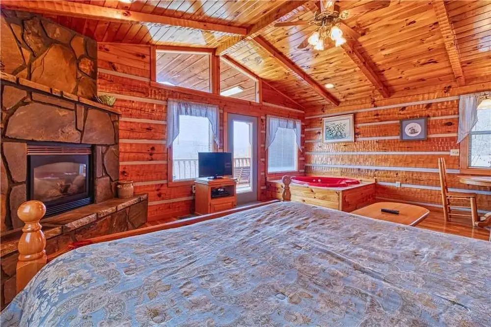 Love Me Tender - Studio Cabin