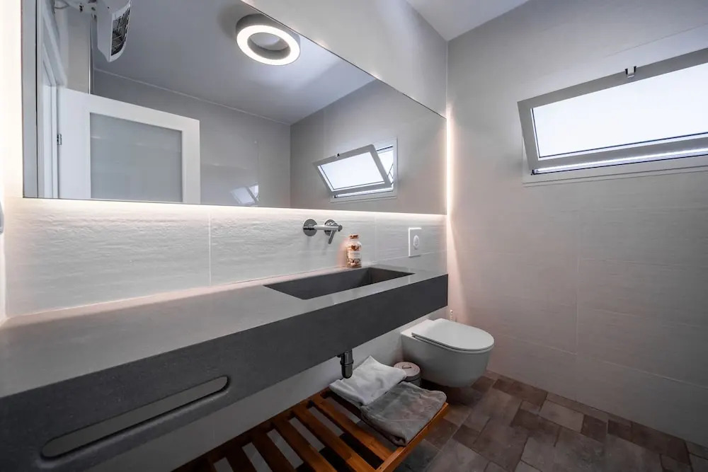 Spacious 4BD House w Pool in Hezliya