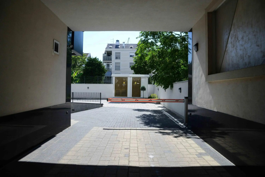 Tesla 70 Apartment