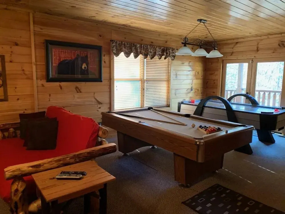 5 O' Clock Somewhere 3 Bedroom Cabin by RedAwning