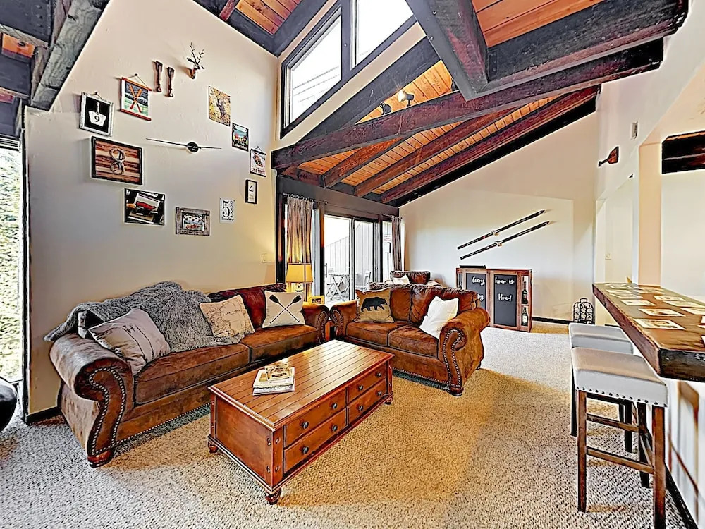 New Listing! Mountain-View Townhome w/ Hot Tub townhouse