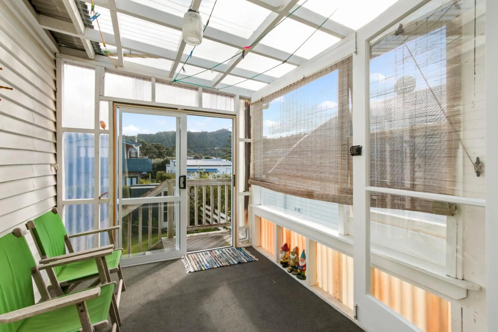 Waihi Charm - Waihi Beach Holiday Home