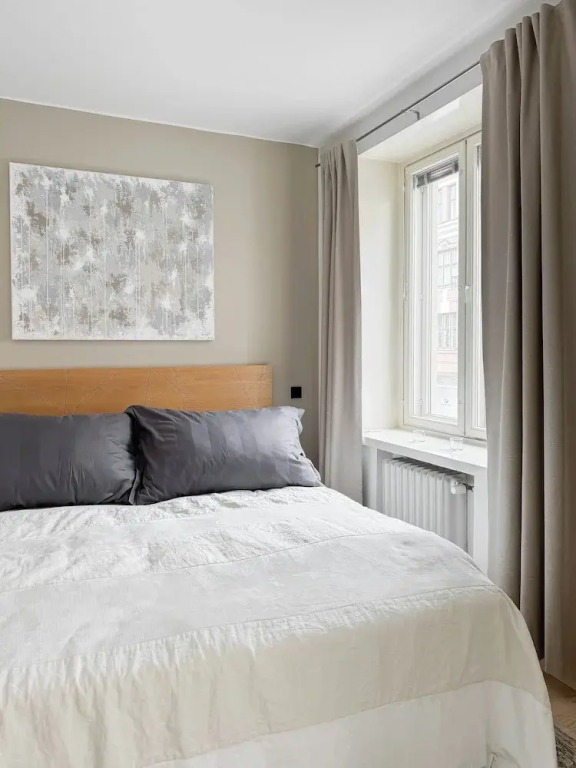 Stylish Downtown 2BR Flat with Sauna and Work Area