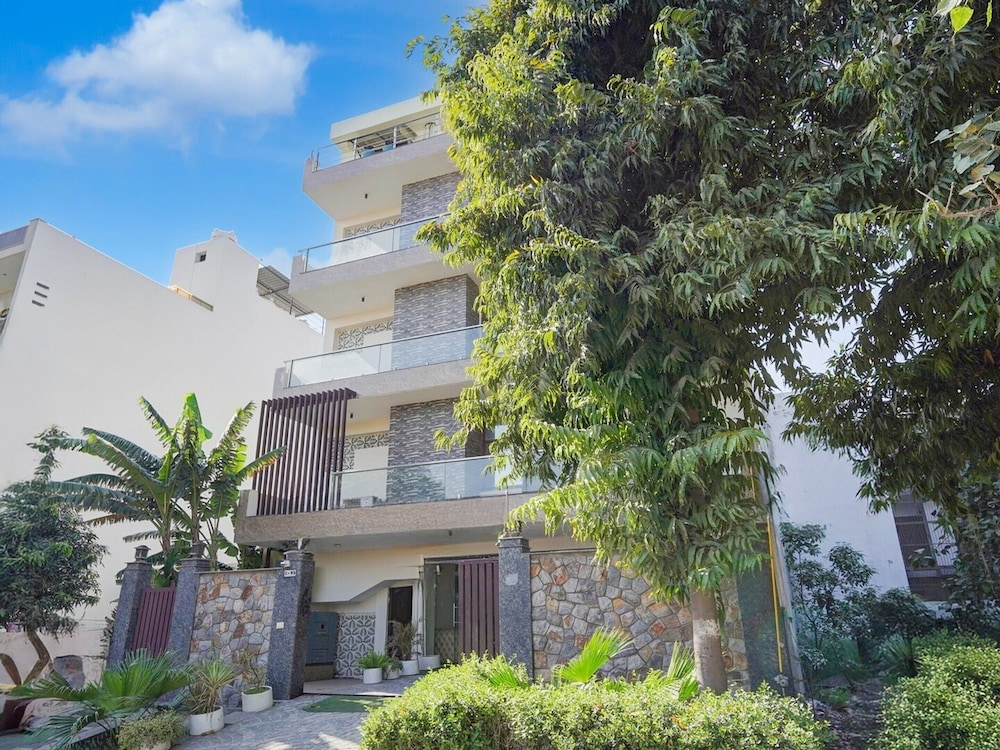 Collection O Sector 108 Noida