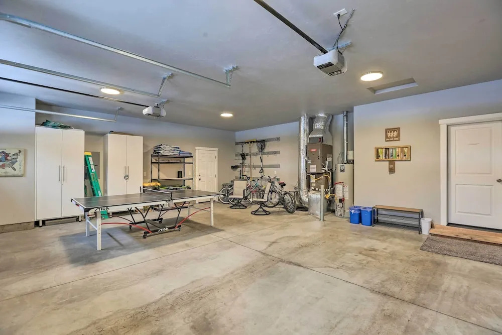 Northwest Sunriver Getaway w/ Community Amenities!