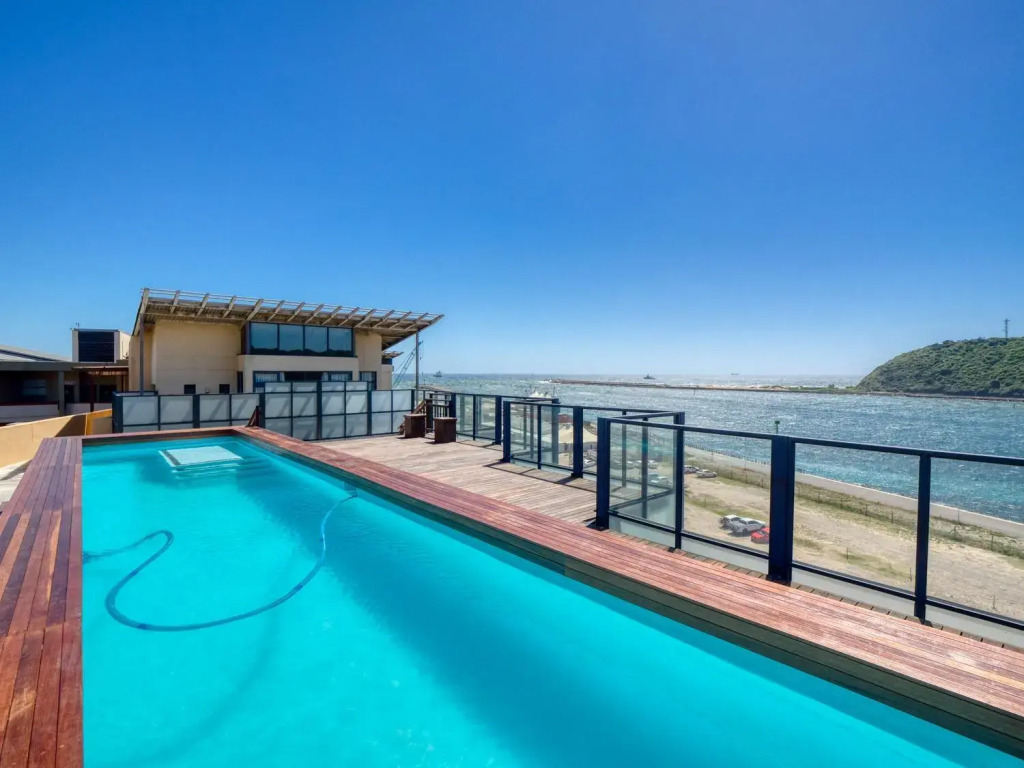 516 Point Bay - Super Stylish for Less