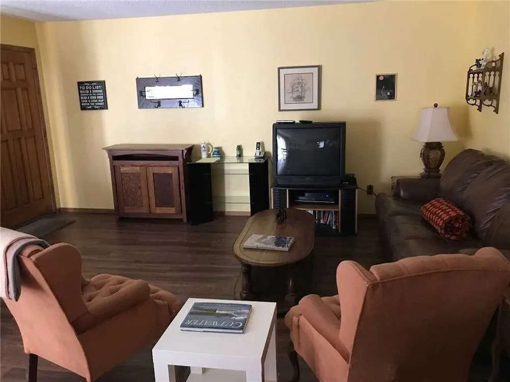 2291 Montana - 3 Br Home