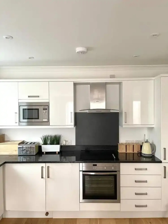 Luna Beach - Luxury Carbis Bay Apartment + Parking