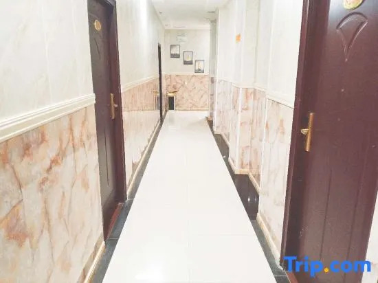 Yilong Lisheng Business Hotel