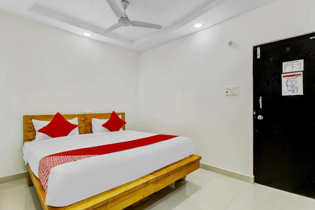 OYO 84205 Hotel Green Leaf- Kondapur
