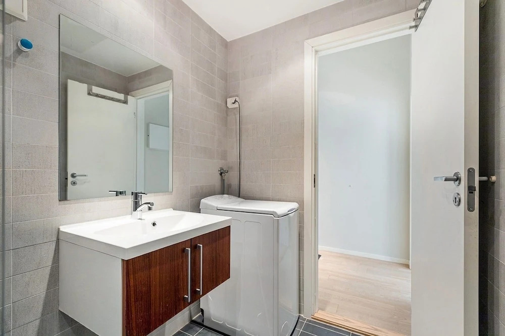 Central 1 Bedroom Apartment