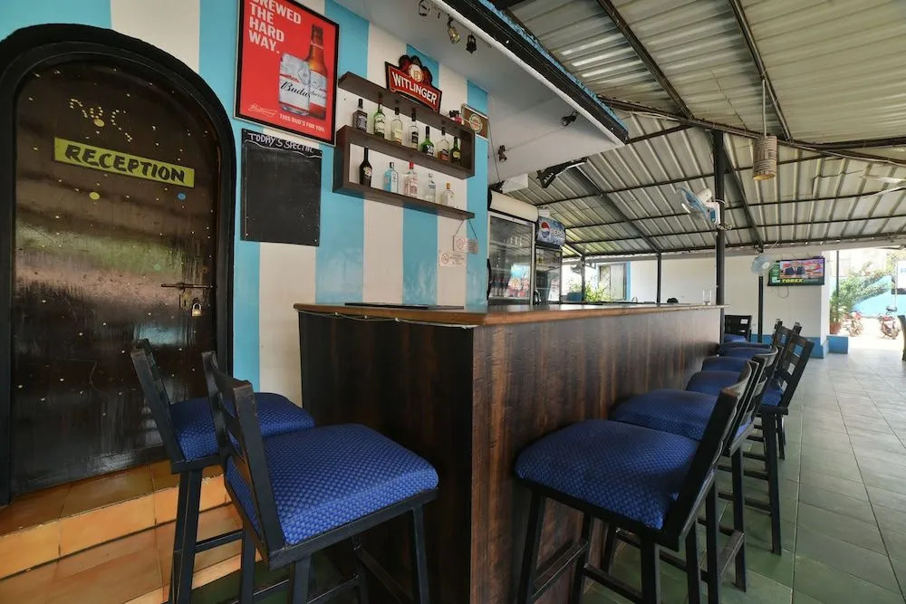 Oyo 30128 Reddys Hotel