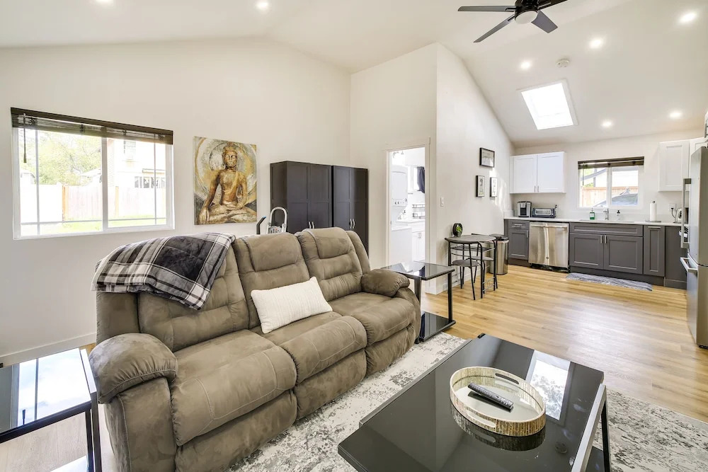 Modern Pacific Vacation Rental: 5 Mi to Lake Tapps