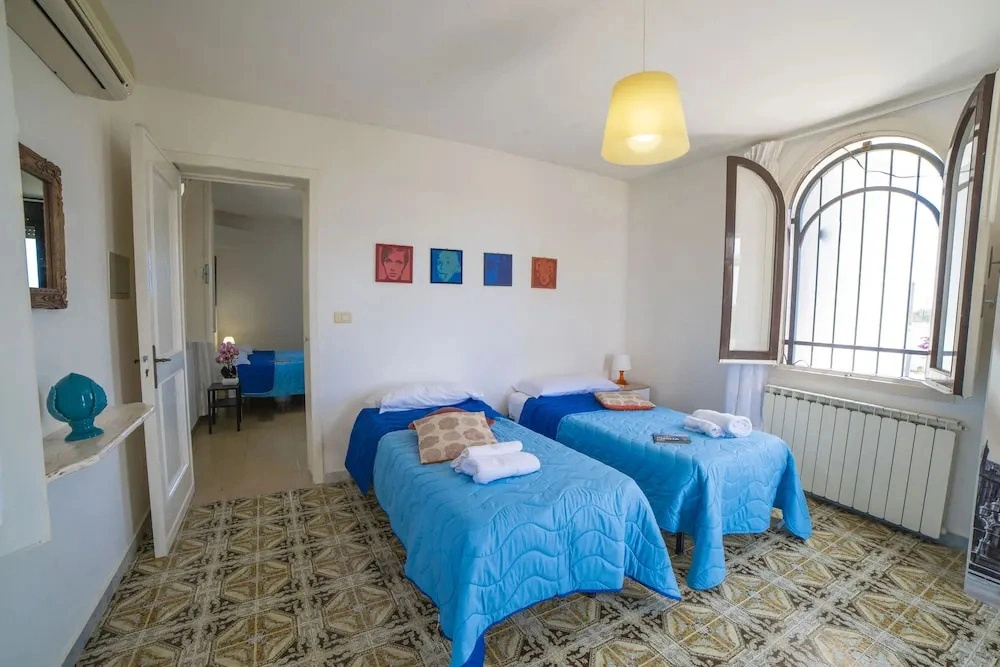 Villa Lisa with huge Pool and Garden