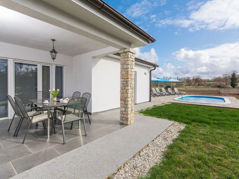 Charming Villa Frontera in Nova Vas With Private Pool for 7 People