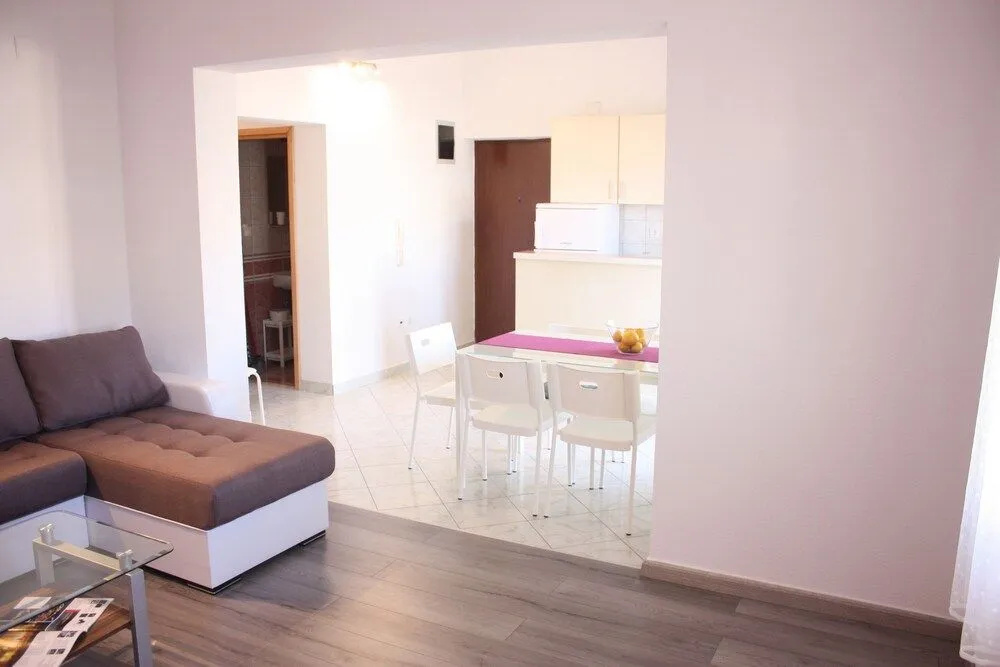 Apartments Miki Pag