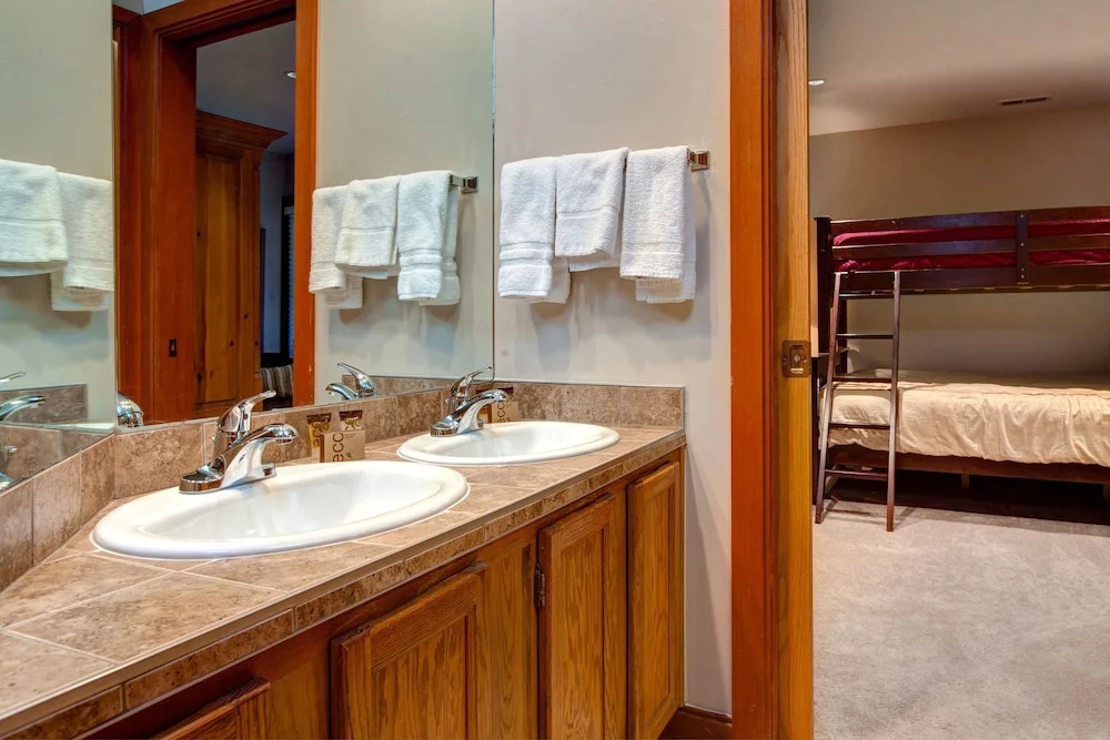 2BR 2BA Silver Cliff Condo by RedAwning