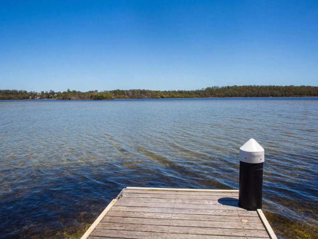 Bayview I Absolute Waterfront with Jetty I 5 Mins to Hyams Beach