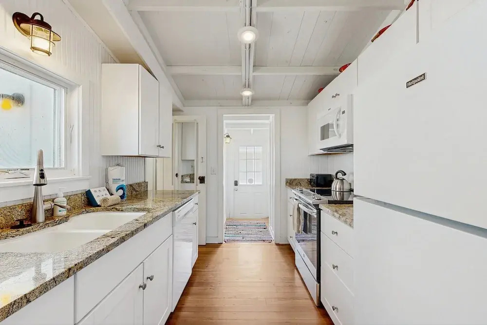 Sunny Oceanfront Home With Balcony, Full Kitchen, Central AC, & Washer/dryer