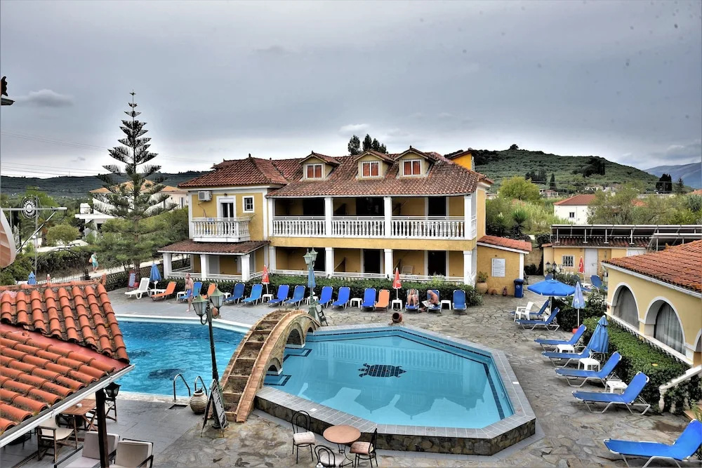 Elpida Hotel