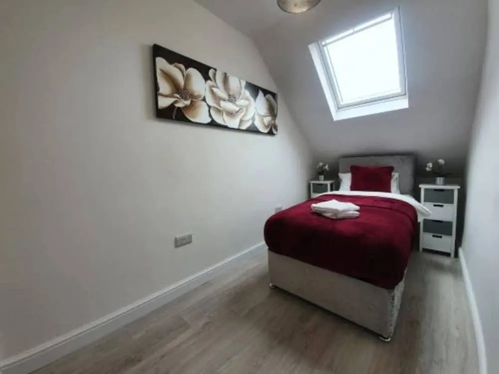 Beautiful 2BR Aptmt in Bedford Parking Wifi