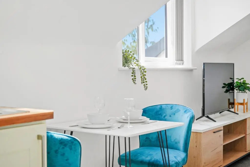6 Sarah House by Truestays - 2 Bedroom Apartment - FREE Wifi & Parking