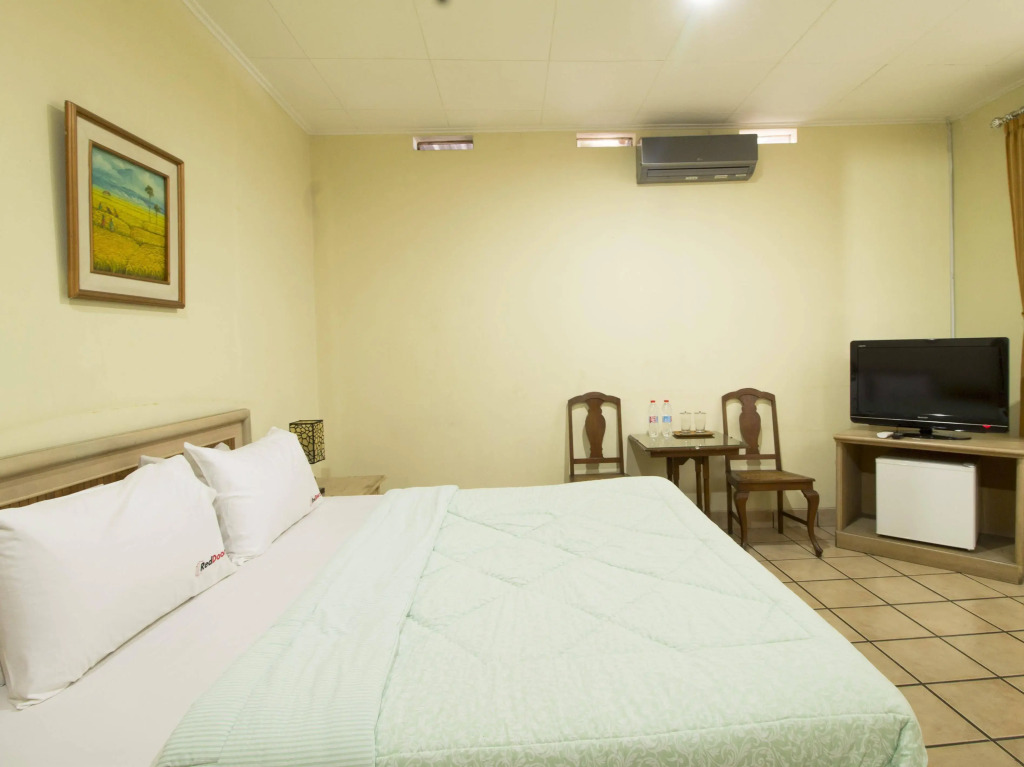 RedDoorz Plus near Parahyangan University