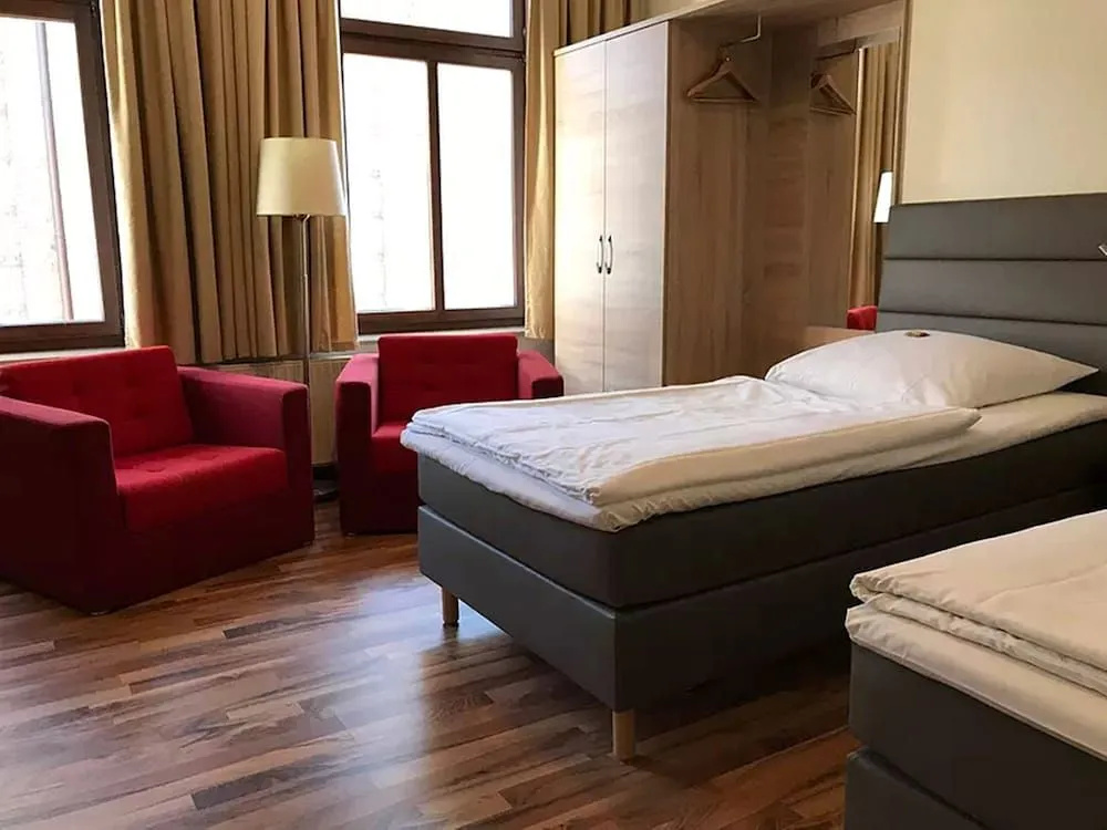 La Maison Hotel - Boardinghouse