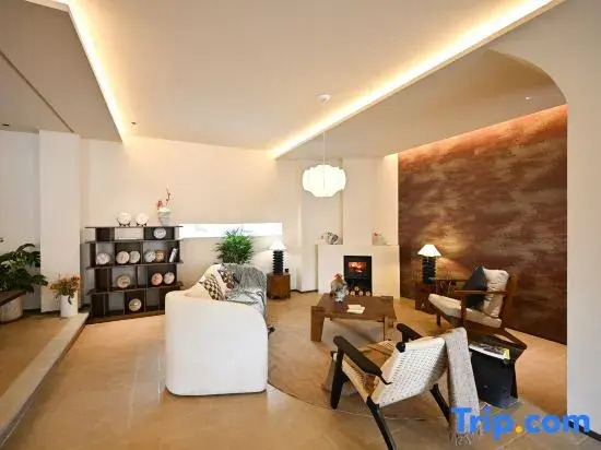 Shiwai Qilan Homestay (Kangding Love Song Square Liuliu City)