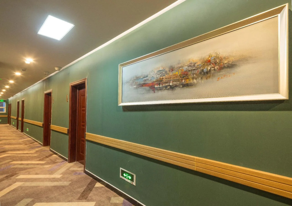 Hill Lily Hotel
