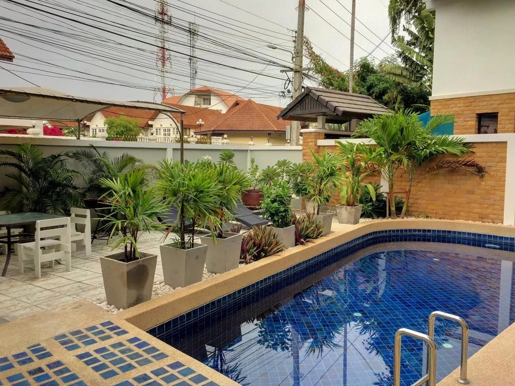 4poolvillas