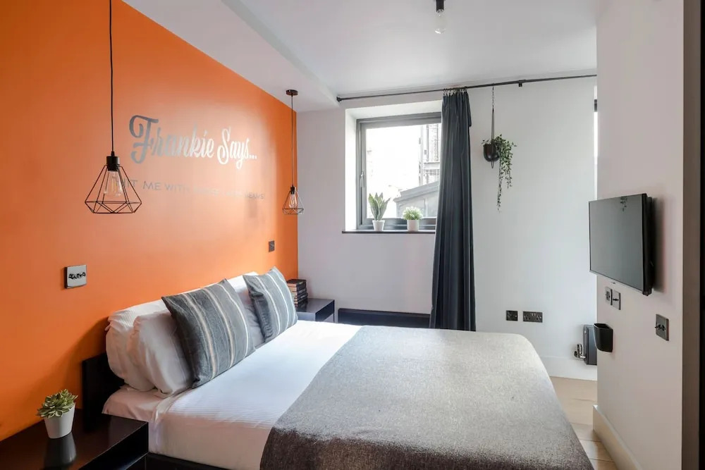 The Good Vibes Parlor - Covent Garden - by Frankie Says