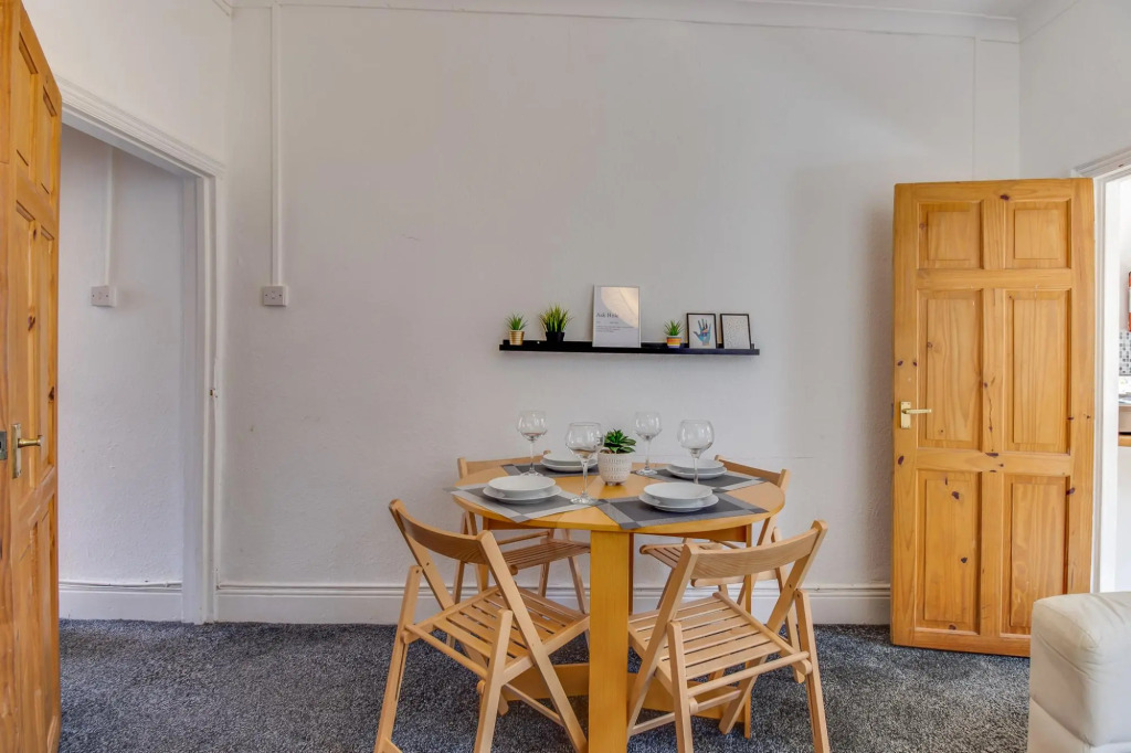 Stayzo House Accommodation- Coventry Free Parking