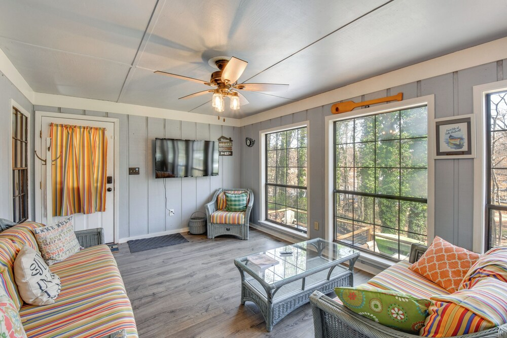 Private Beach & Dock: Lake Hartwell Family Getaway