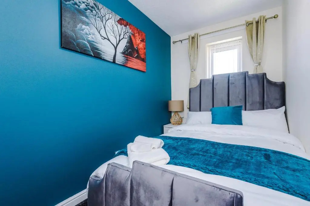 Stylish 4 bed home close to Manchester City centre