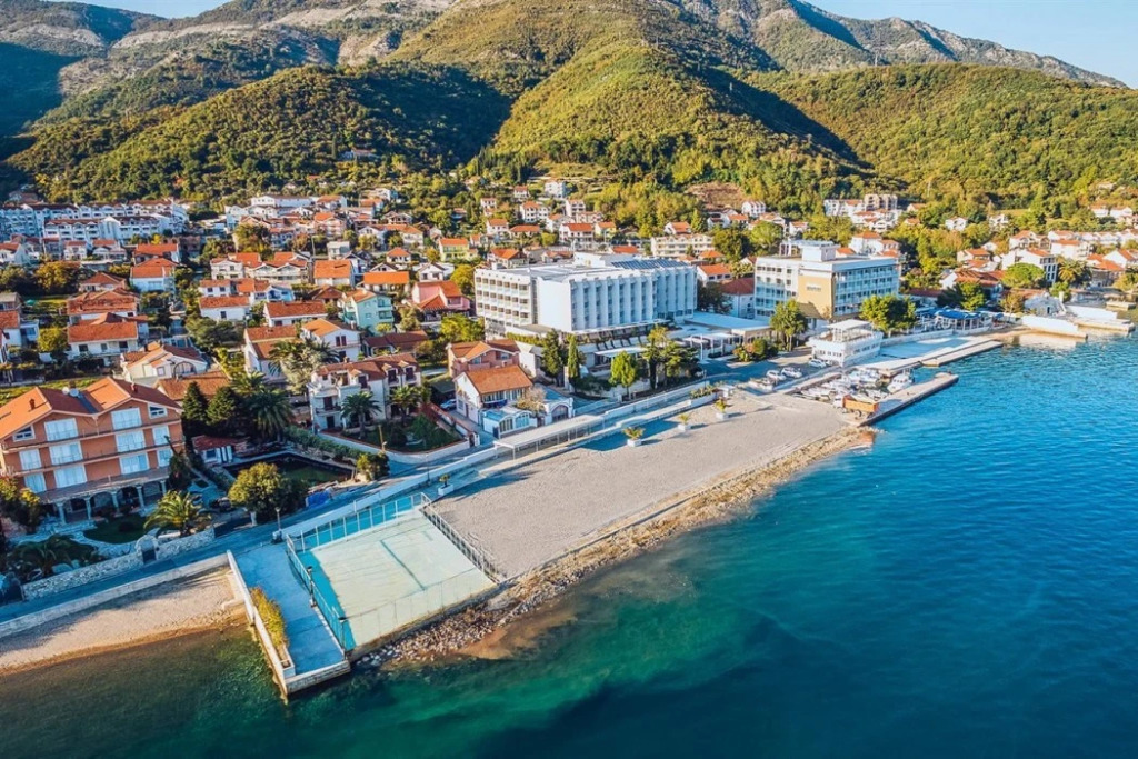 Carine Hotel Delfin