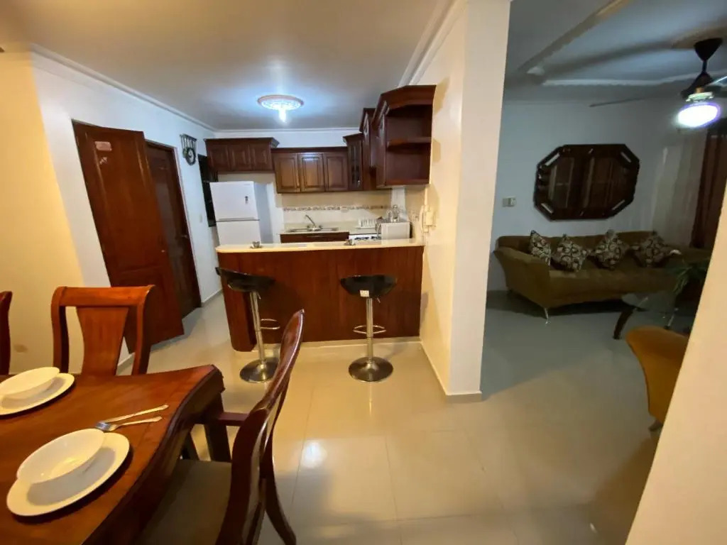 1 DR Huge cozy 3bedroom apartment to stay