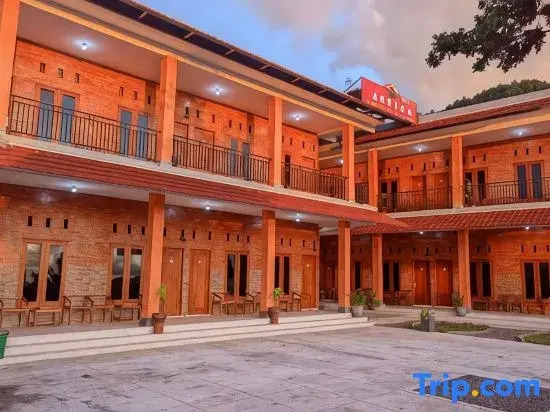 Artica Hotel & Homestay