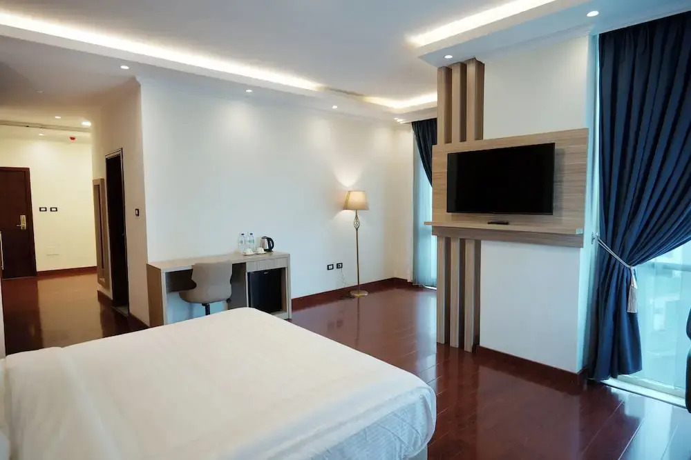 Crescent International Hotel