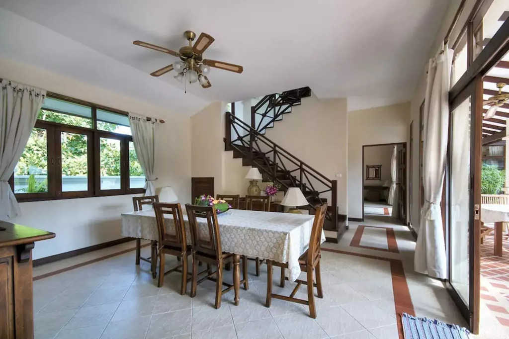 4 Bedroom Villa Gold Footsteps to Beach