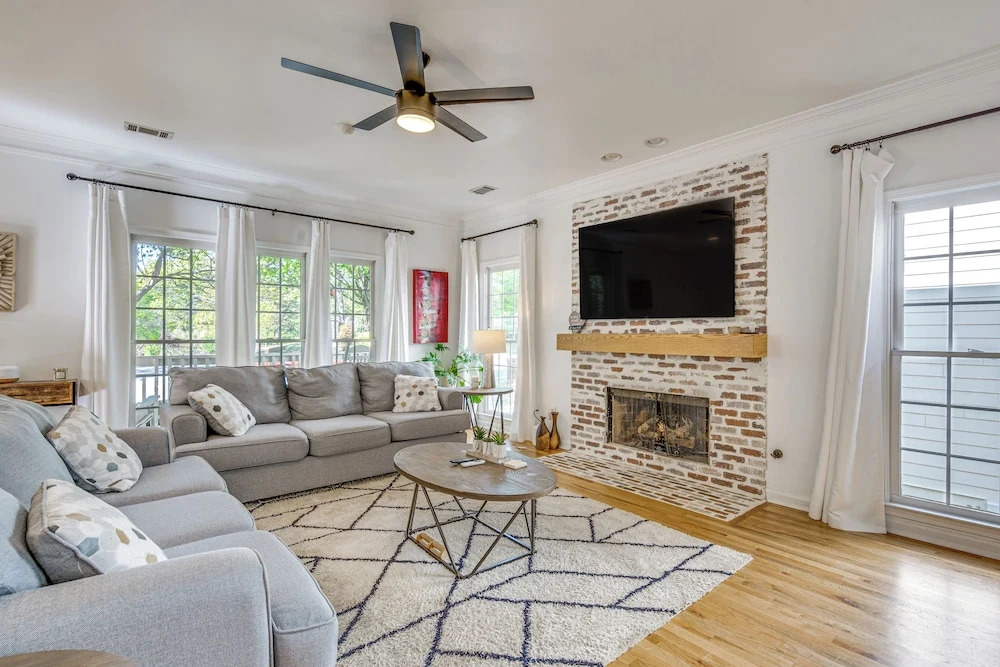 Walk to Mercedes-benz! Spacious Getaway in Atlanta