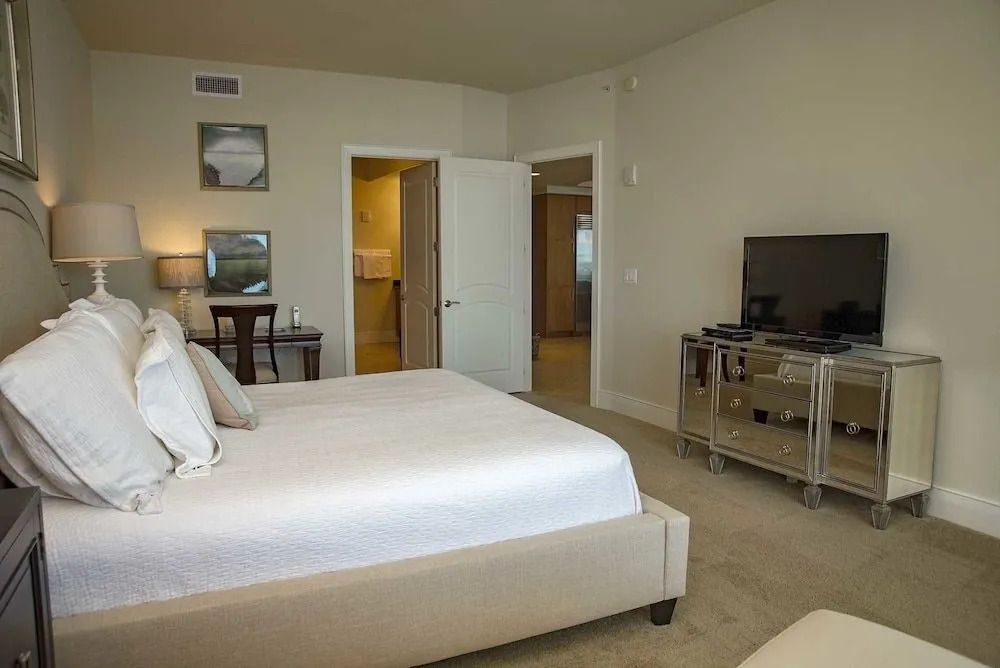 Turquoise Place C2003 3 Bedrooms 3.5 Bathrooms Condo