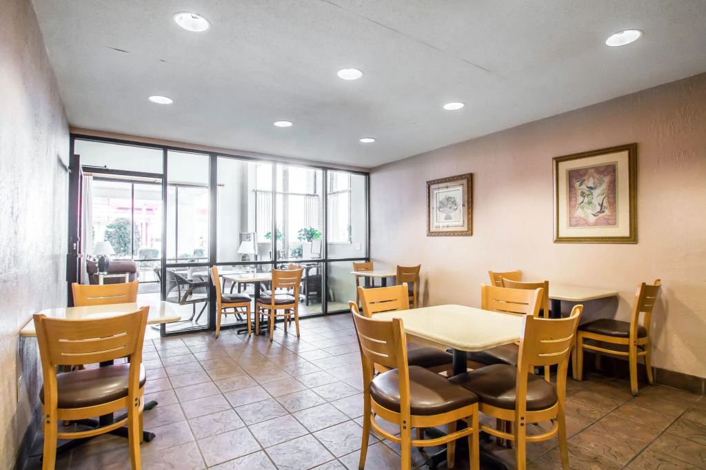 Econo Lodge I-44 - Exit 80
