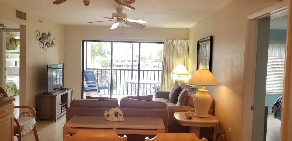 Santa Maria Harbour Resort 202 by RedAwning