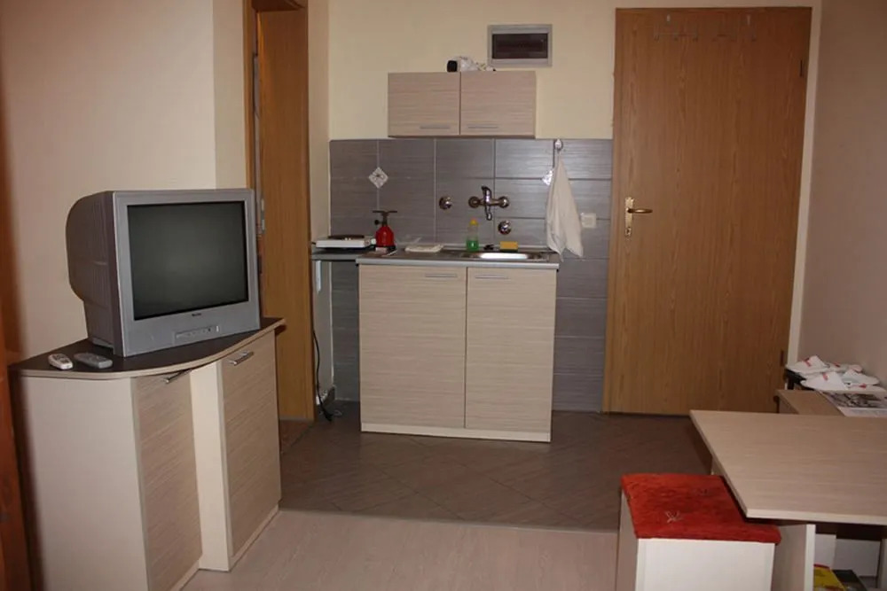 Luccia Apartments- Very Central Cozy Condo
