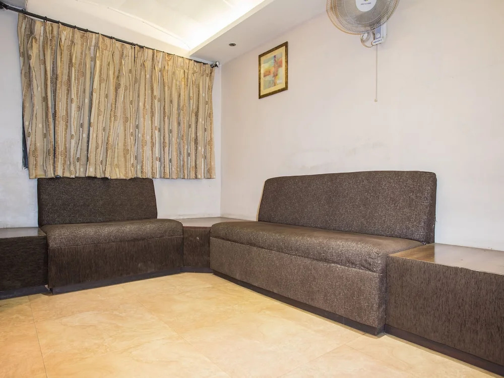 OYO 7551 SMB Residency