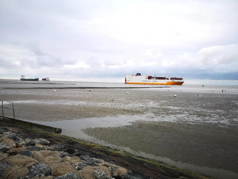 Comfort Steps from the North Sea