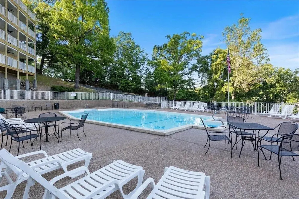 Lakeview Condo w/ 2 Pools & Beach - Family Fun Awaits at 21mm