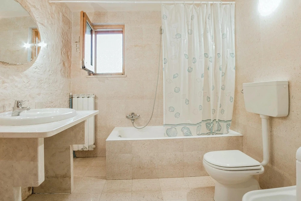 Property With 2 Bedrooms in Monopoli, With Terrace - 8 km From the Bea